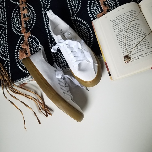 Trendy White Sneakers Size 10 - Picture 4 of 5